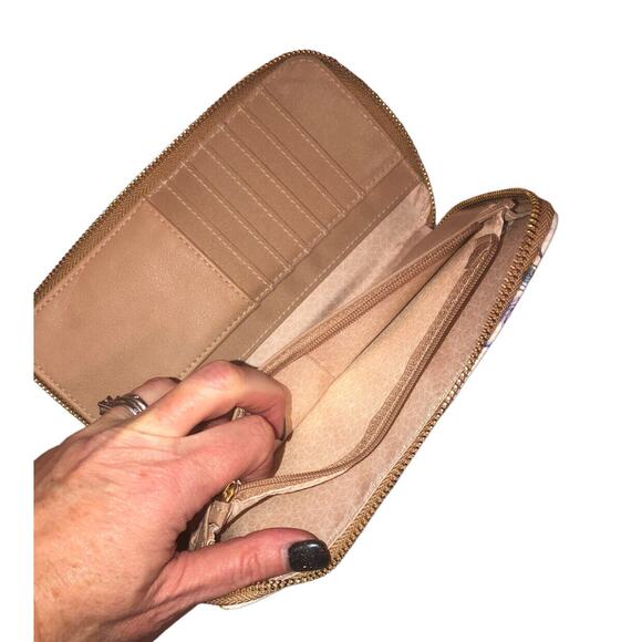 NWT Time & Tru Floral Tan Large Zip Around Wallet -‎ Lots Of Storage!!! - Picture 5 of 10